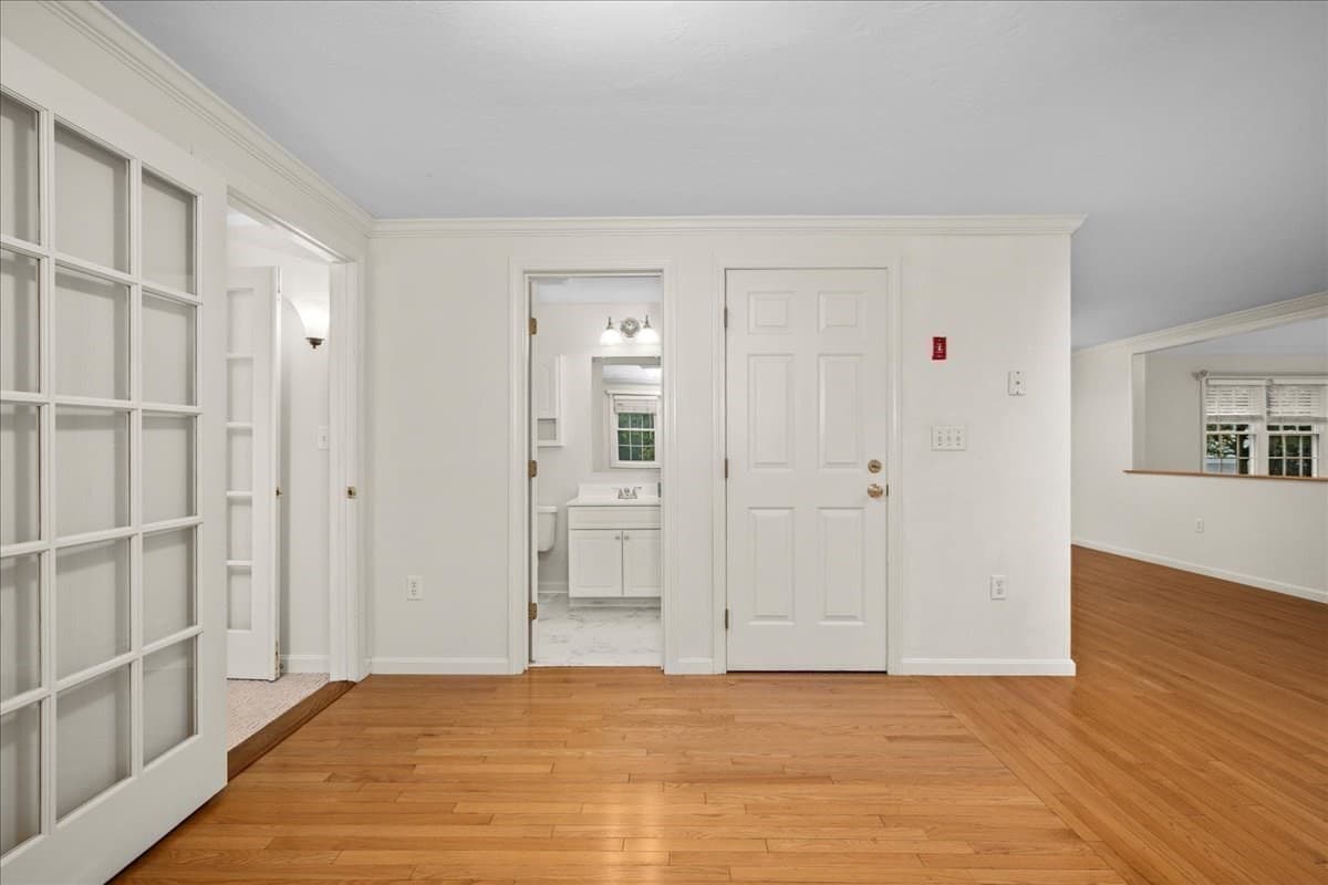 Single Family Residence at 2 Gwen Dr, Auburn MA 01501, photo 11 of 42