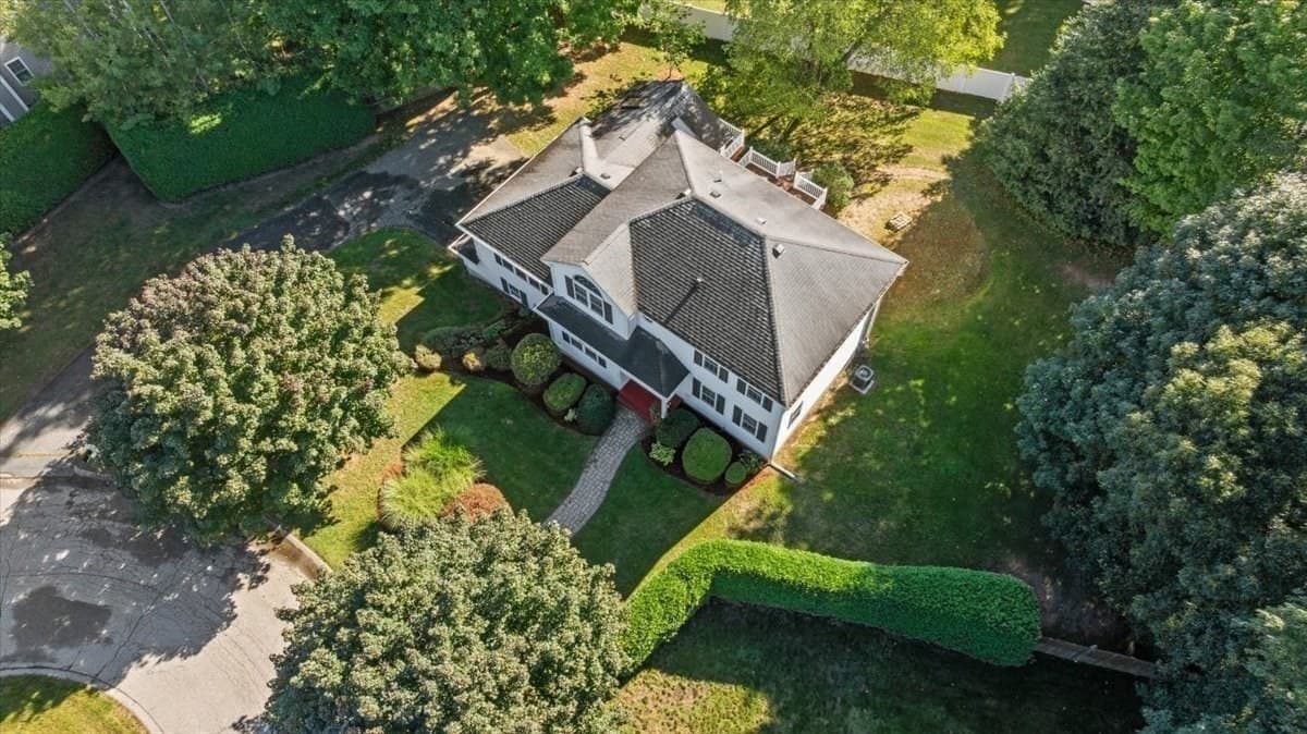 Single Family Residence at 2 Gwen Dr, Auburn MA 01501, photo 40 of 42