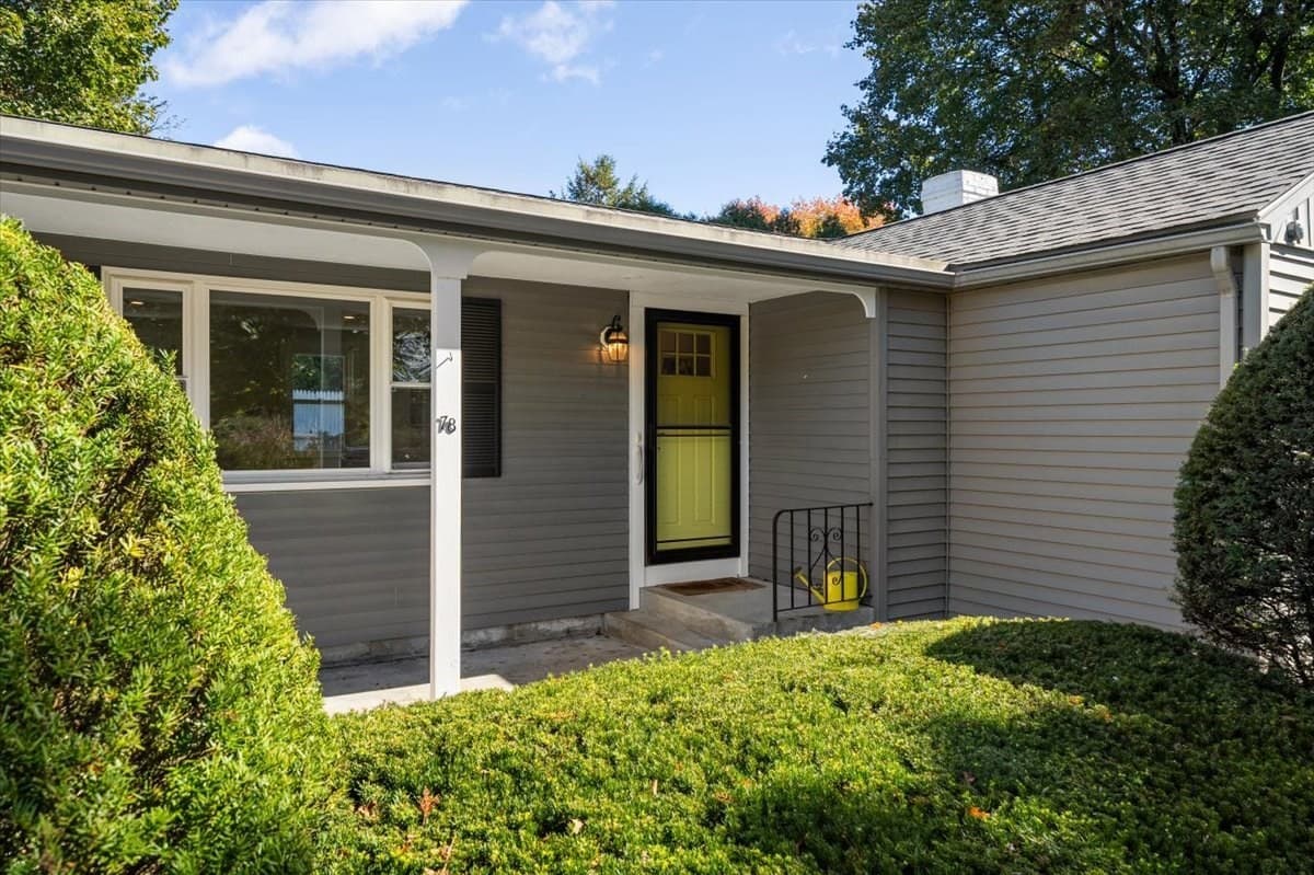 78 Salem End Lane, Framingham MA 01702