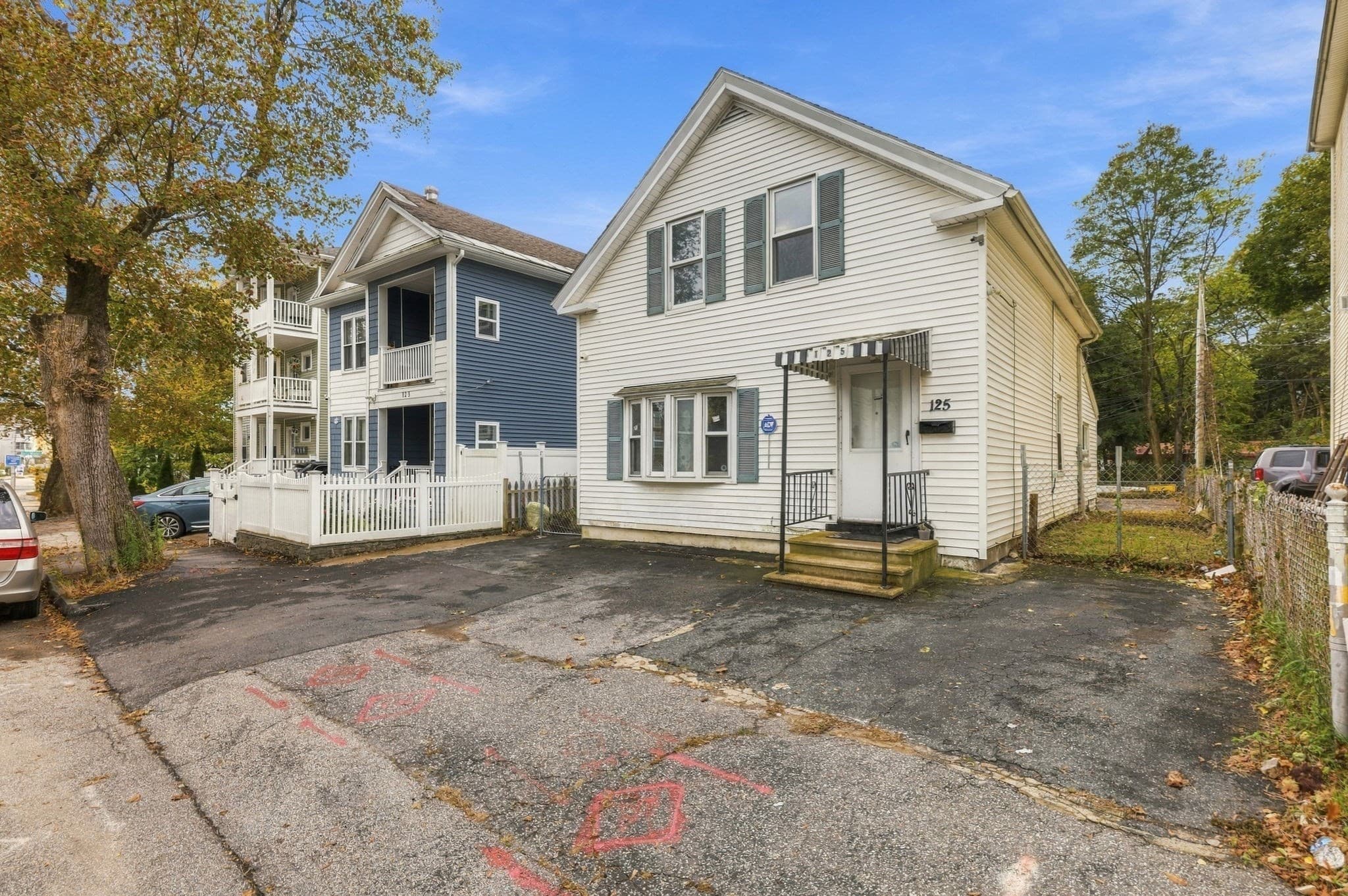 Single Family Residence at 125 Maywood St, Worcester MA 01603, Worcester, photo 2 of 42