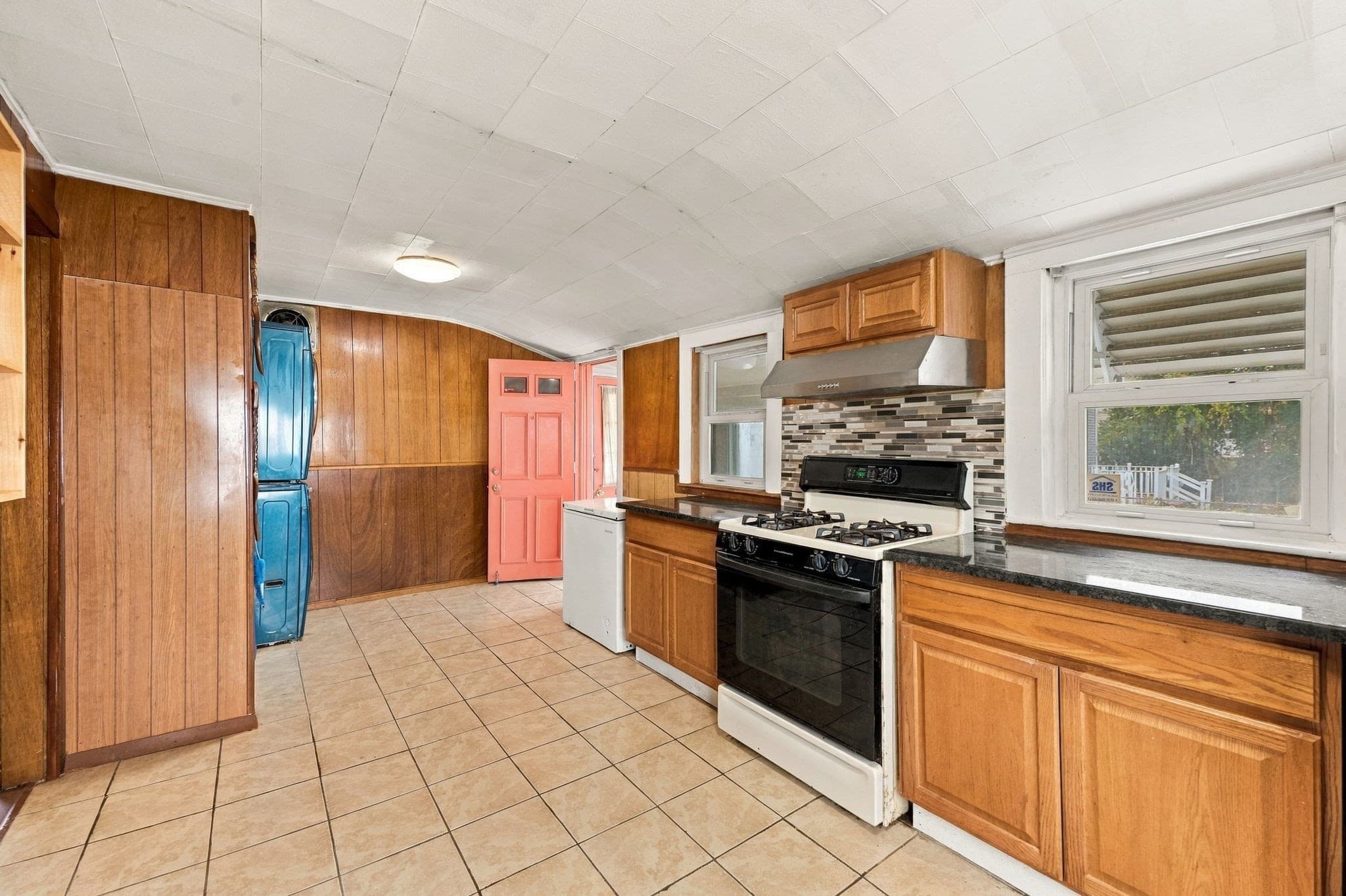 Single Family Residence at 125 Maywood St, Worcester MA 01603, Worcester, photo 13 of 42