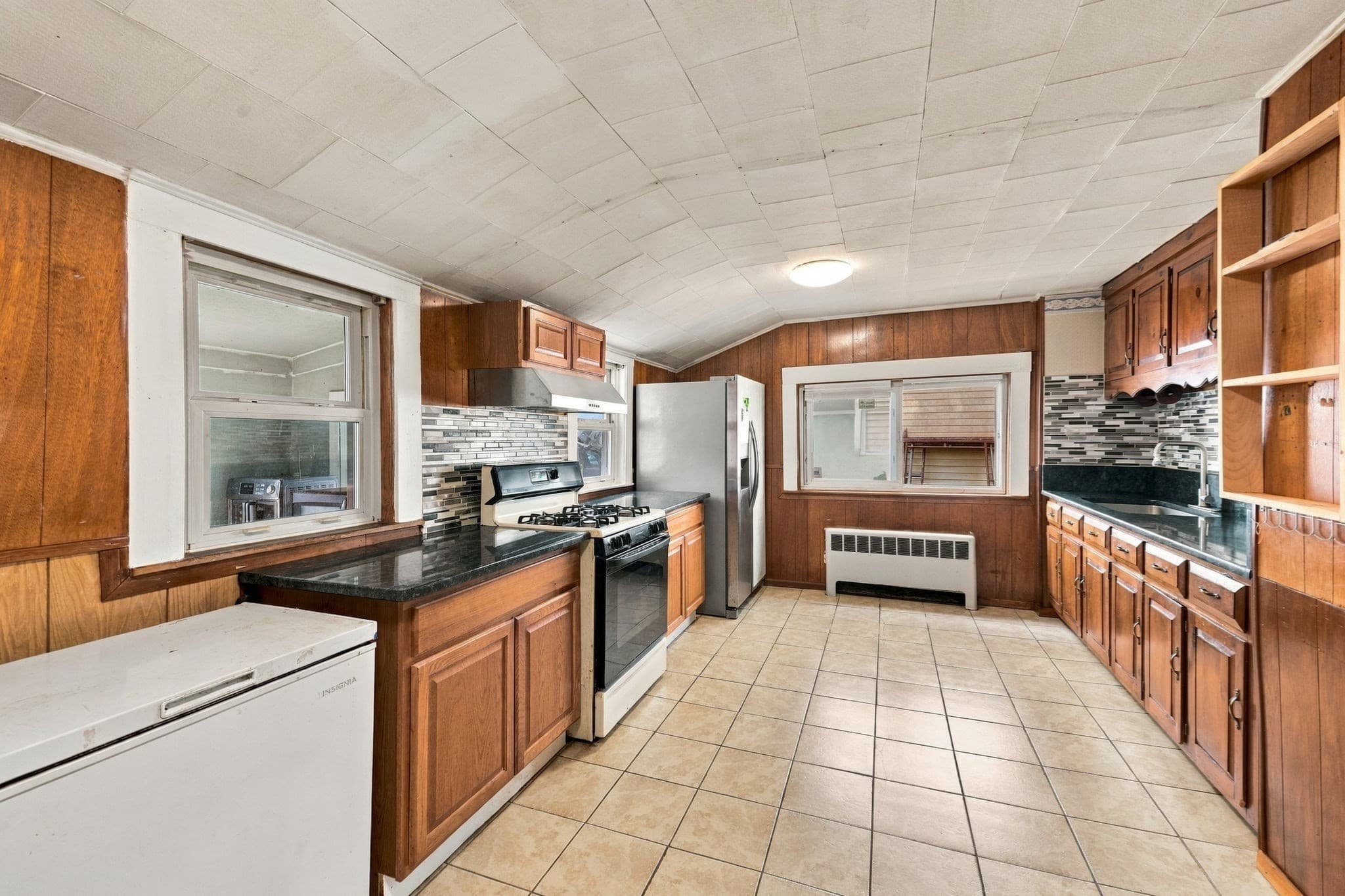 Single Family Residence at 125 Maywood St, Worcester MA 01603, Worcester, photo 14 of 42