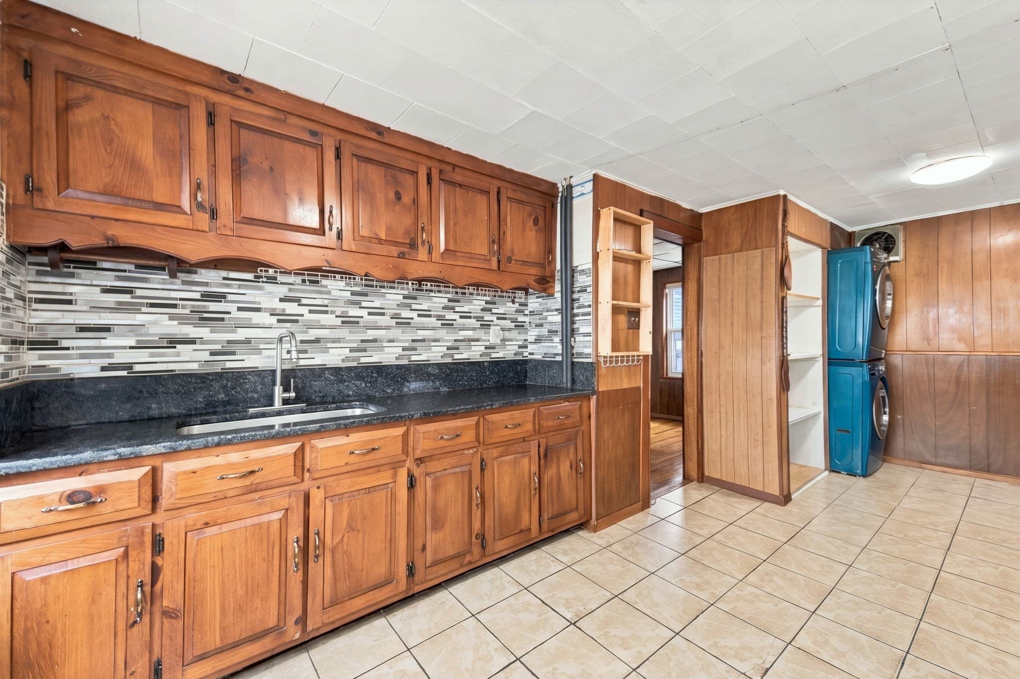 Single Family Residence at 125 Maywood St, Worcester MA 01603, Worcester, photo 11 of 42