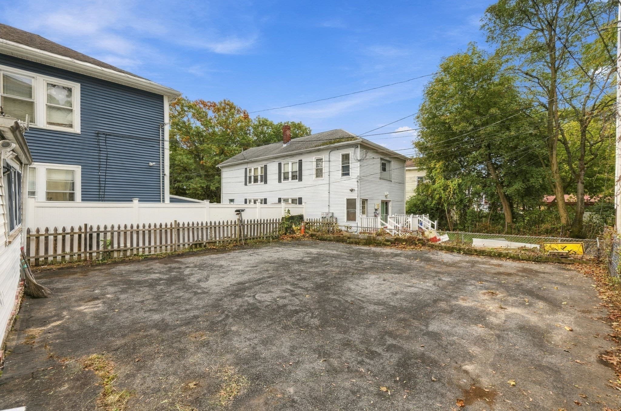 Single Family Residence at 125 Maywood St, Worcester MA 01603, Worcester, photo 4 of 42