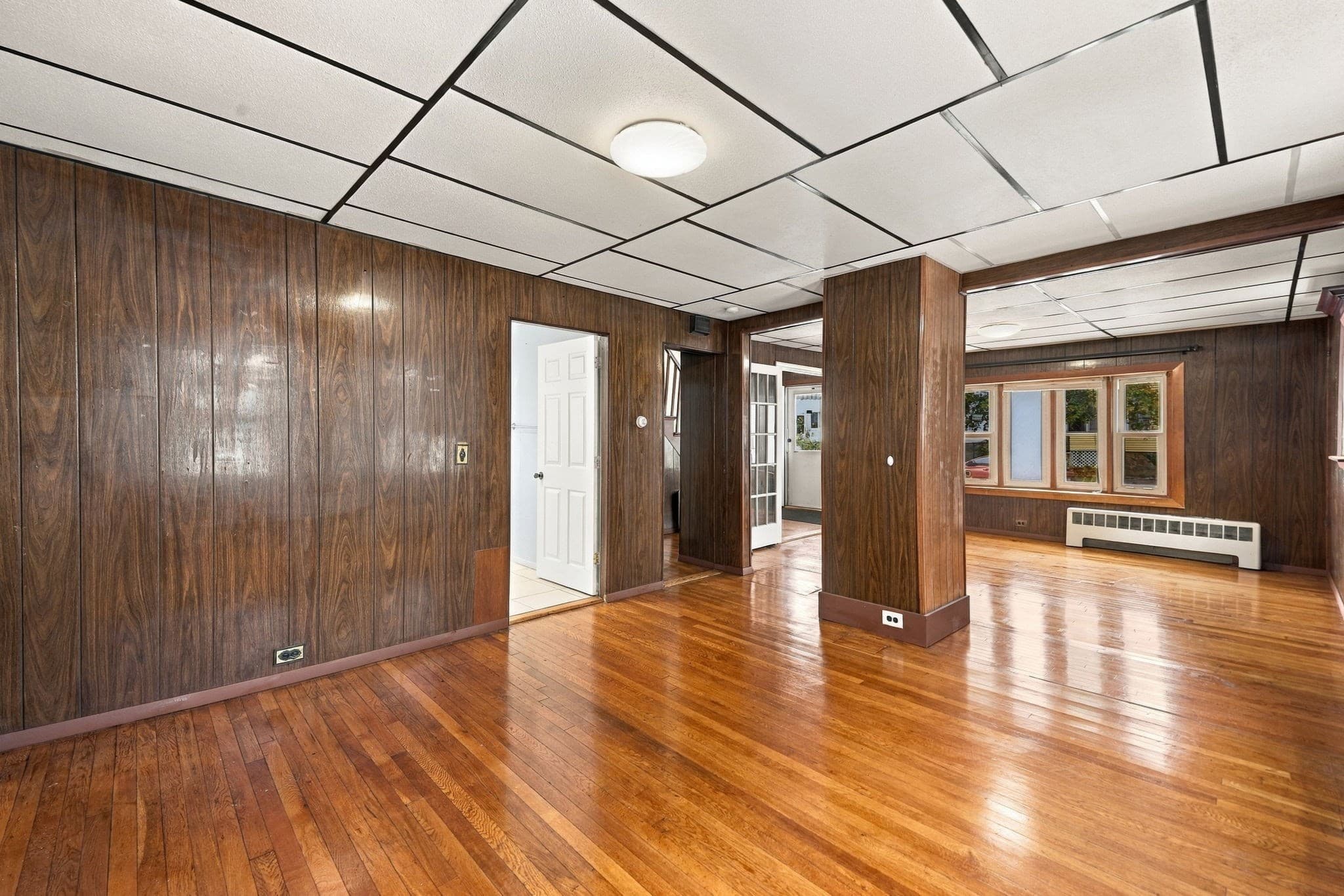 Single Family Residence at 125 Maywood St, Worcester MA 01603, Worcester, photo 8 of 42