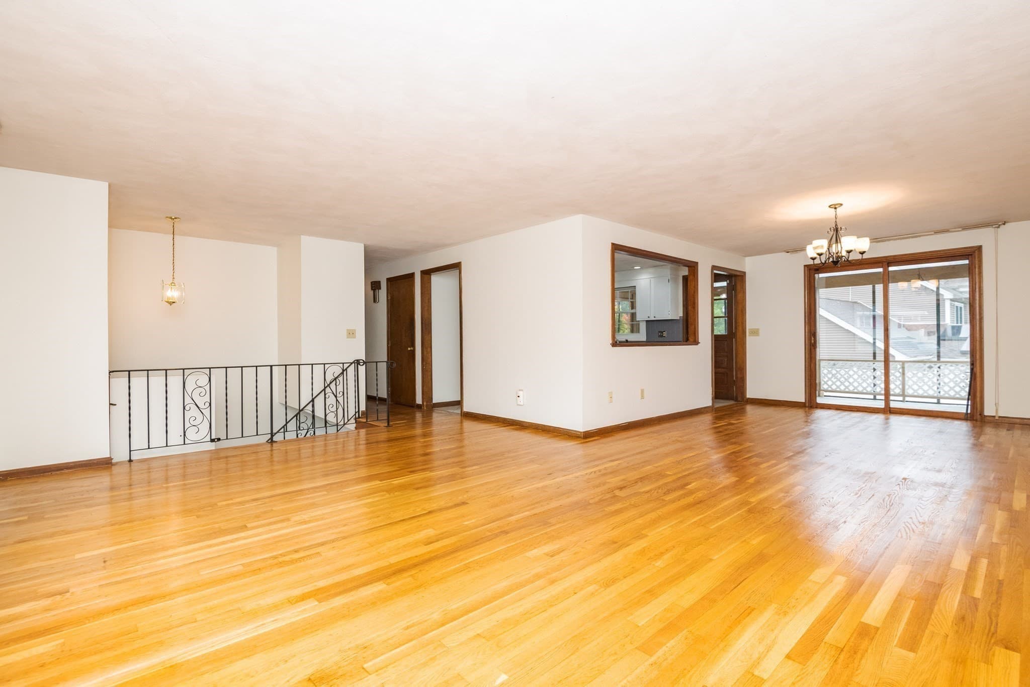 Single Family Residence at 31 Towne Crest Drive, Stoneham MA 02180, Stoneham, photo 7 of 42