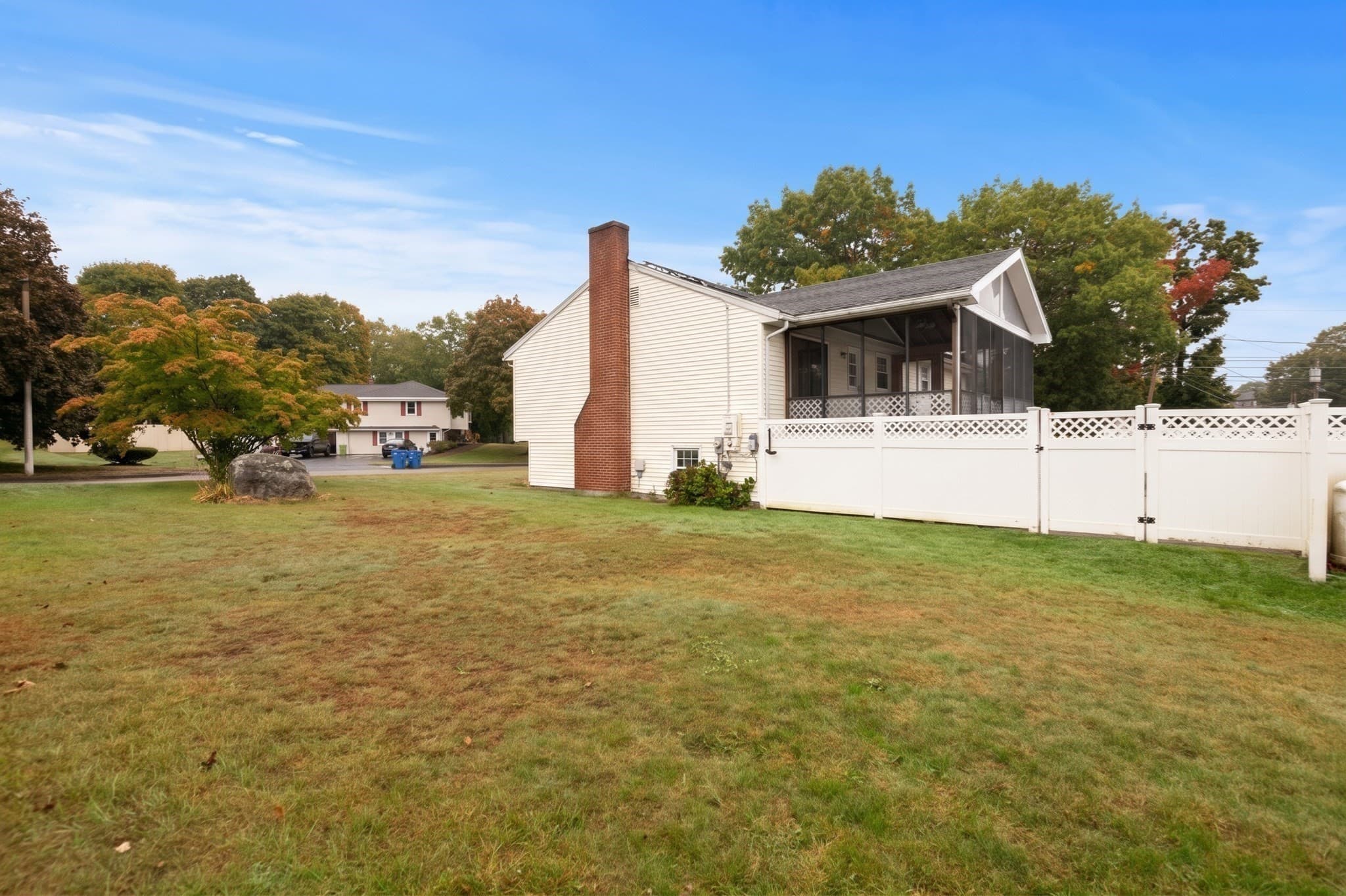 Single Family Residence at 31 Towne Crest Drive, Stoneham MA 02180, Stoneham, photo 5 of 42