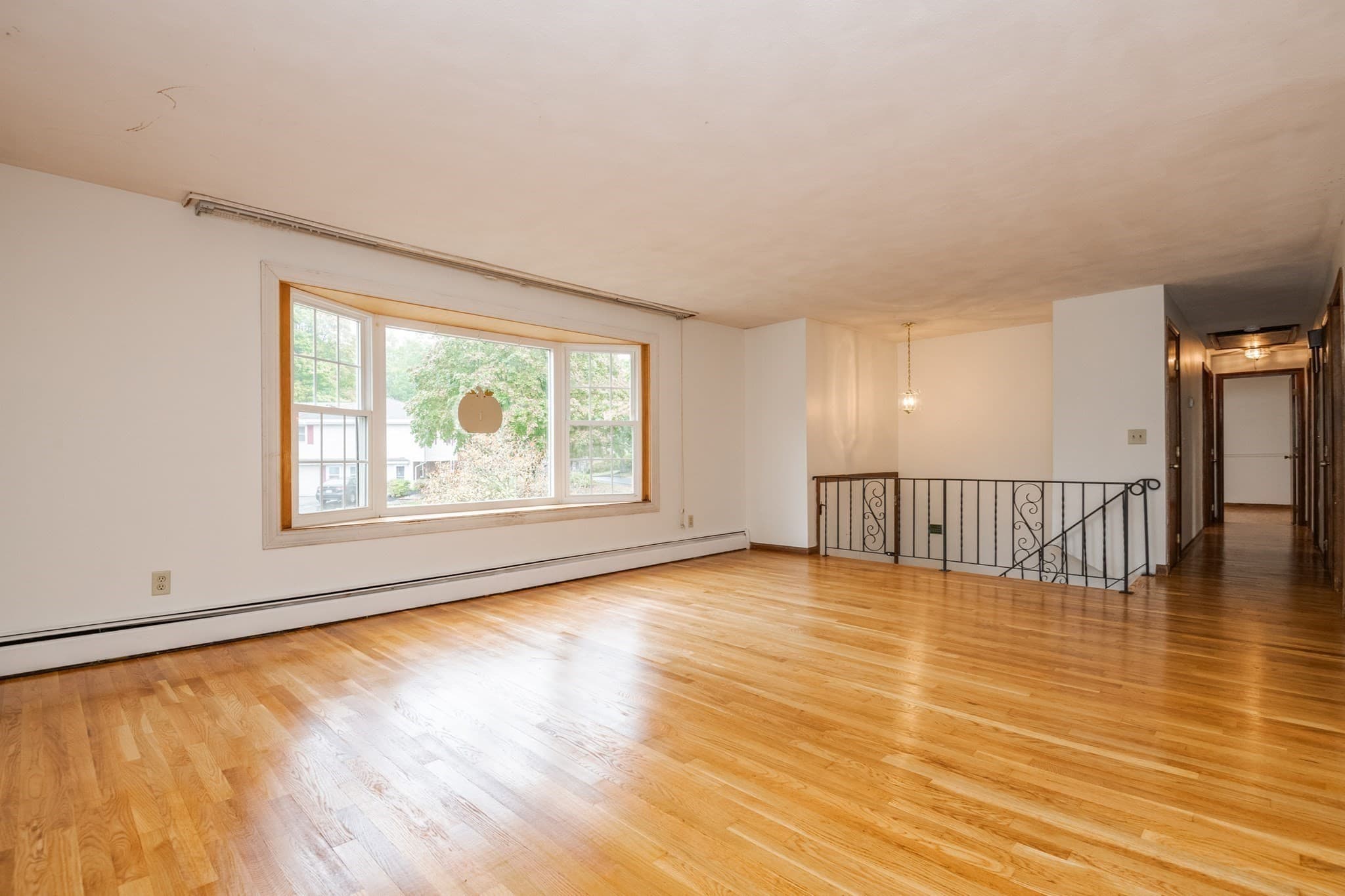 Single Family Residence at 31 Towne Crest Drive, Stoneham MA 02180, Stoneham, photo 9 of 42