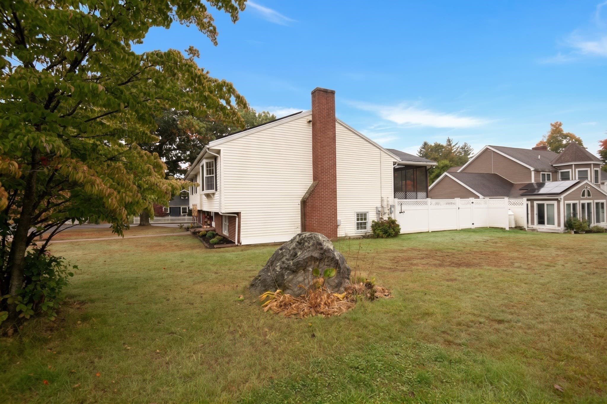 Single Family Residence at 31 Towne Crest Drive, Stoneham MA 02180, Stoneham, photo 4 of 42