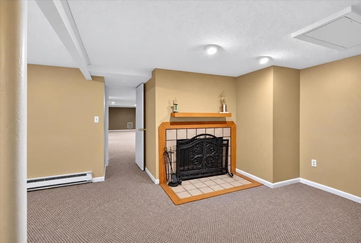 Single Family Residence at 25 Ridgeway Circle, Springfield MA 01118, photo 23 of 33