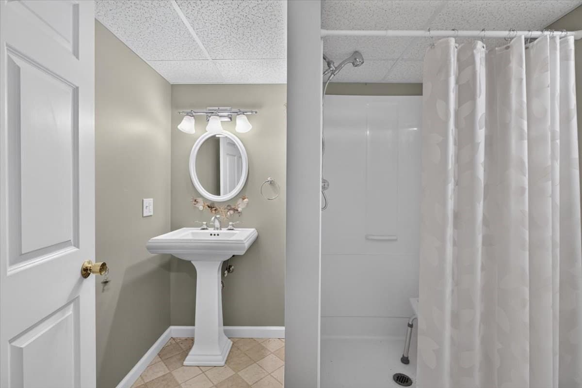Single Family Residence at 25 Ridgeway Circle, Springfield MA 01118, photo 26 of 33