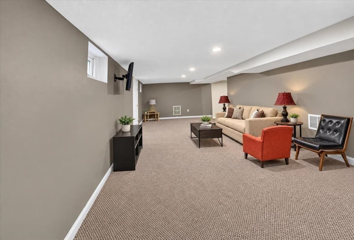 Single Family Residence at 25 Ridgeway Circle, Springfield MA 01118, photo 22 of 33