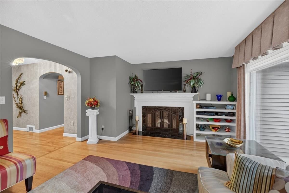 Single Family Residence at 25 Ridgeway Circle, Springfield MA 01118, photo 9 of 33