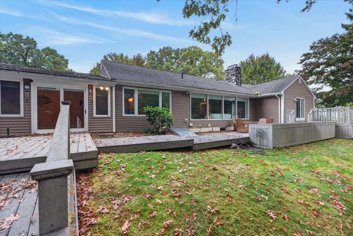 Single Family Residence at 25 Ridgeway Circle, Springfield MA 01118, photo 30 of 33