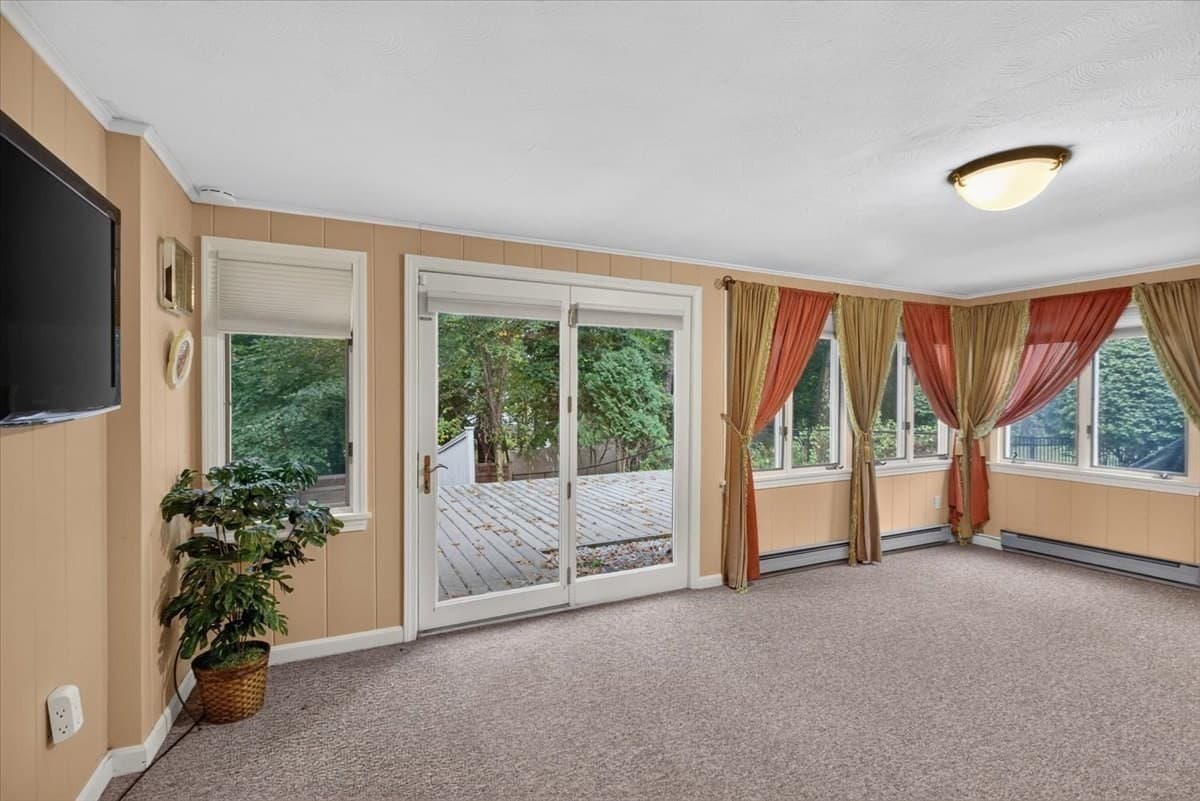 Single Family Residence at 25 Ridgeway Circle, Springfield MA 01118, photo 14 of 33