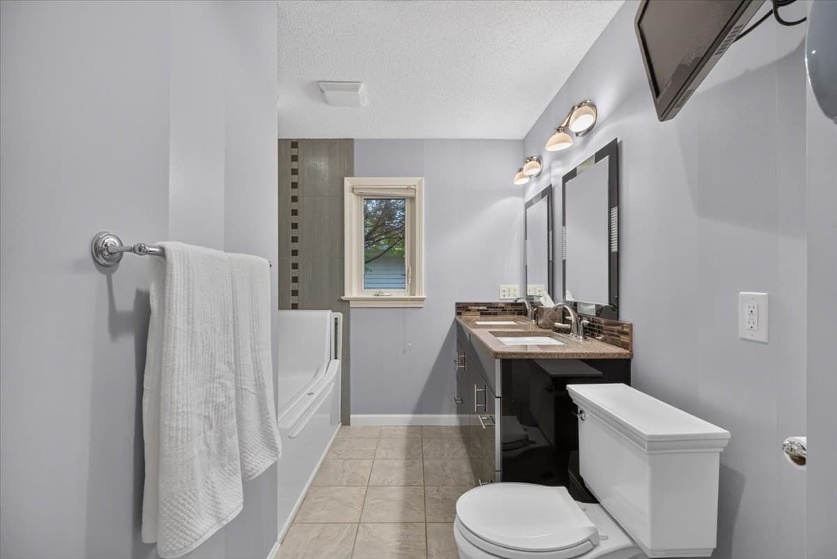 Single Family Residence at 25 Ridgeway Circle, Springfield MA 01118, photo 18 of 33