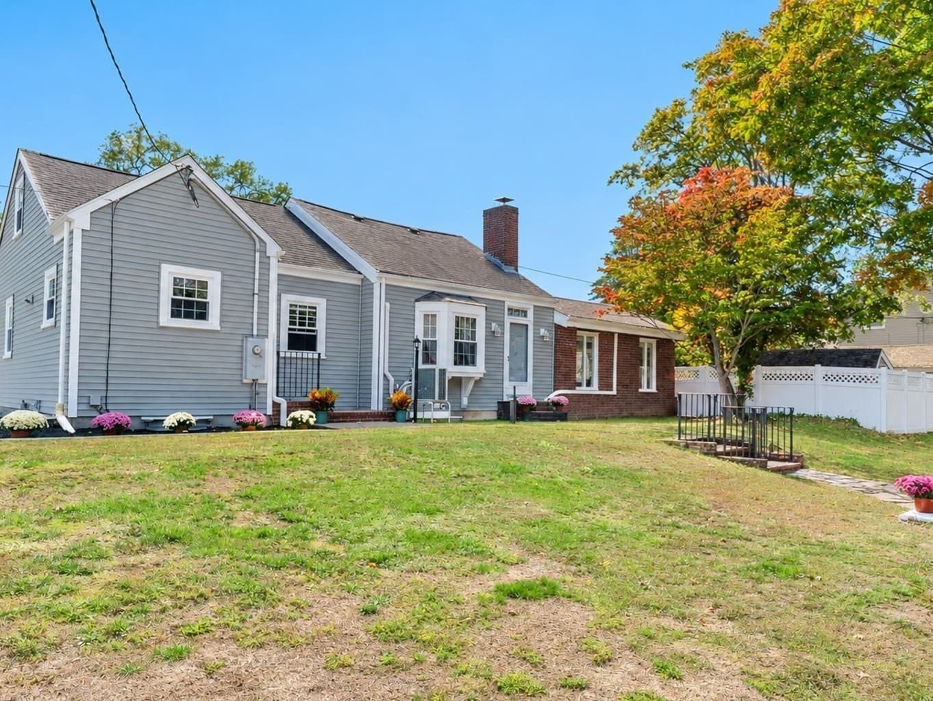 Single Family Residence at 15 Hiller Ave, Fairhaven MA 02719, photo 2 of 26