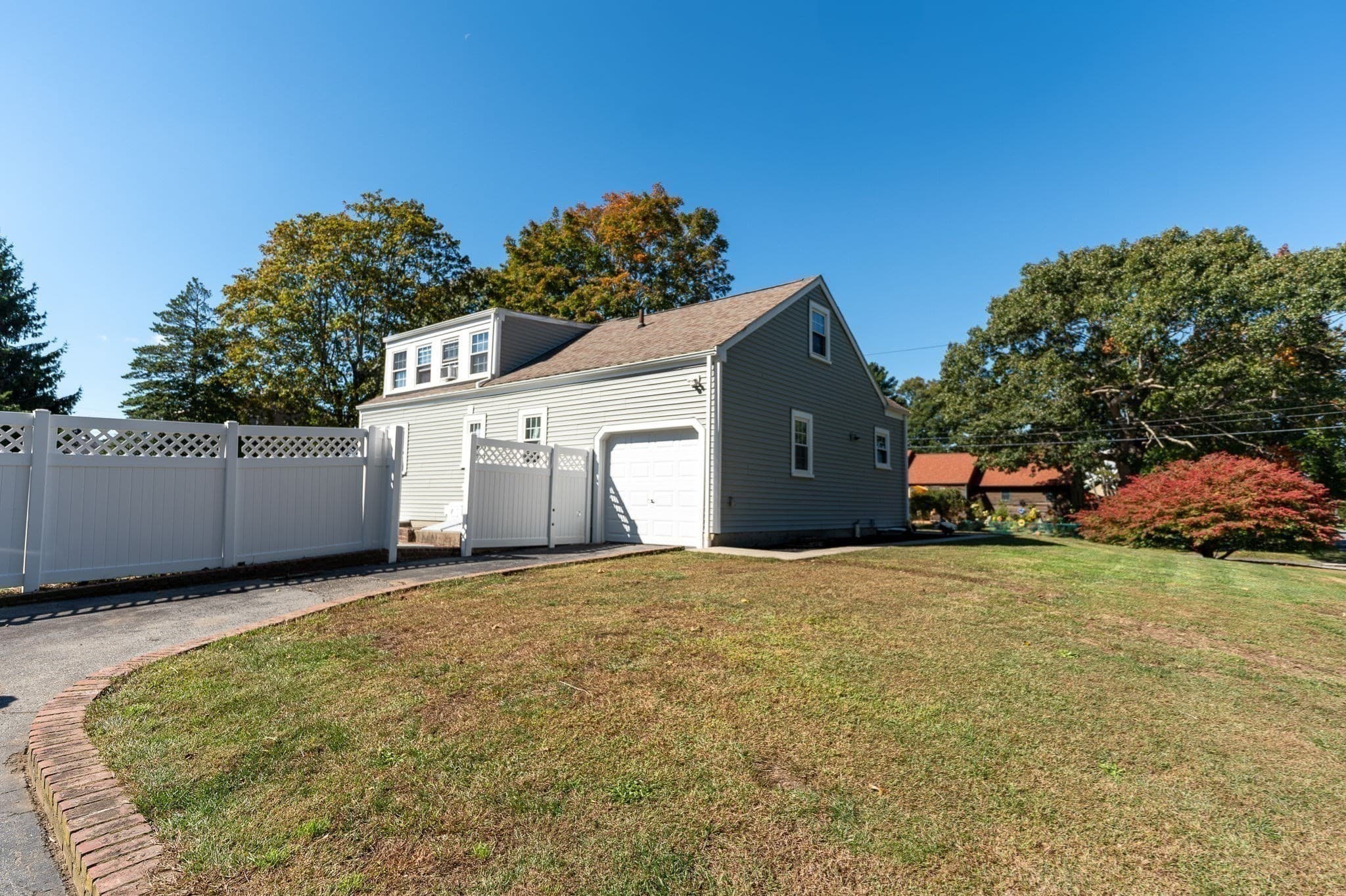 Single Family Residence at 15 Hiller Ave, Fairhaven MA 02719, photo 8 of 26