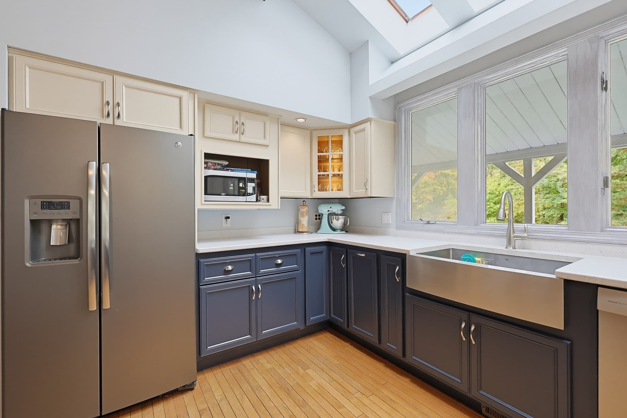 Single Family Residence at 4 Hill St, Medway MA 02053, photo 6 of 37