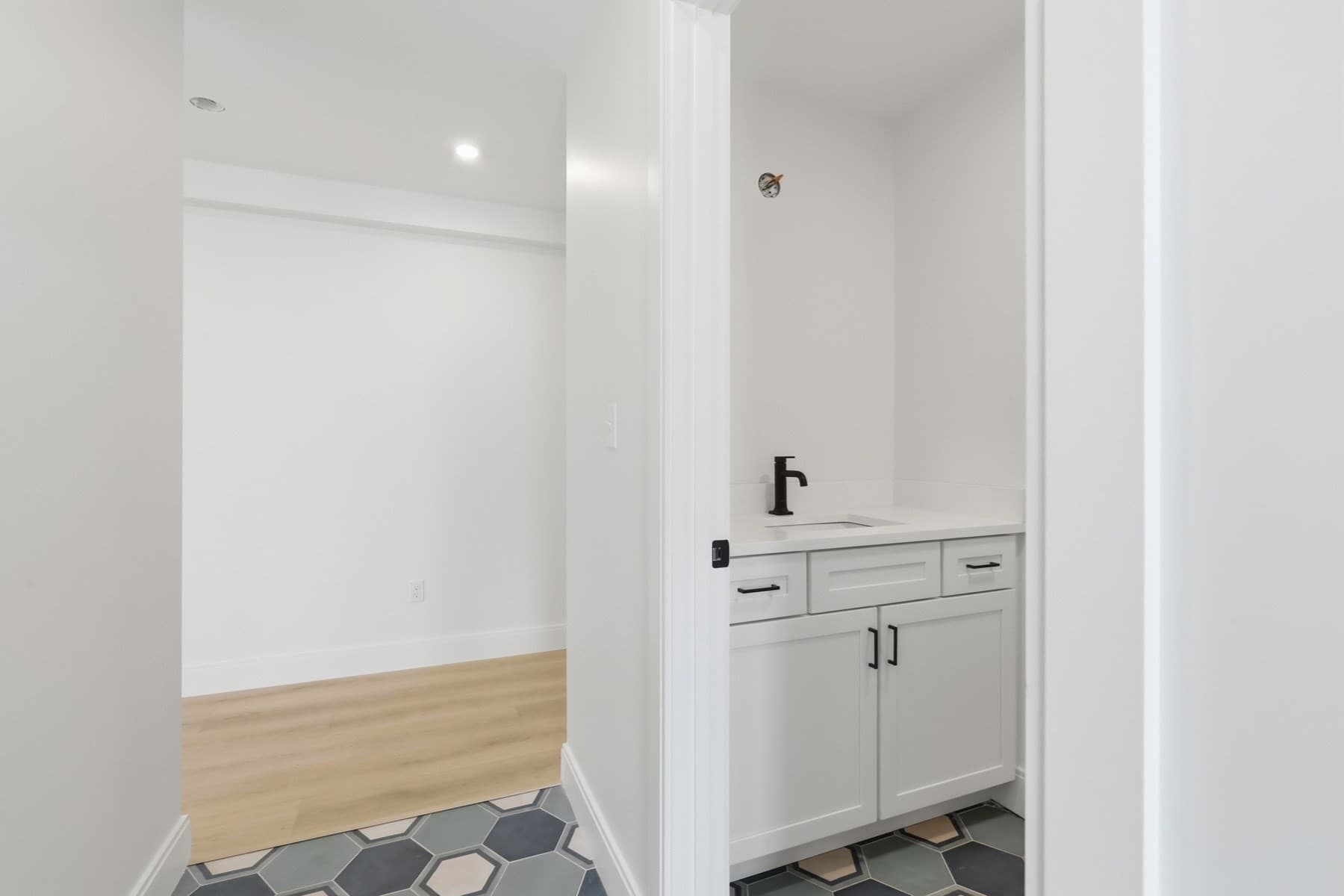 Condominium at 964 Washington St # 2, Gloucester MA 01930, Gloucester, photo 16 of 21