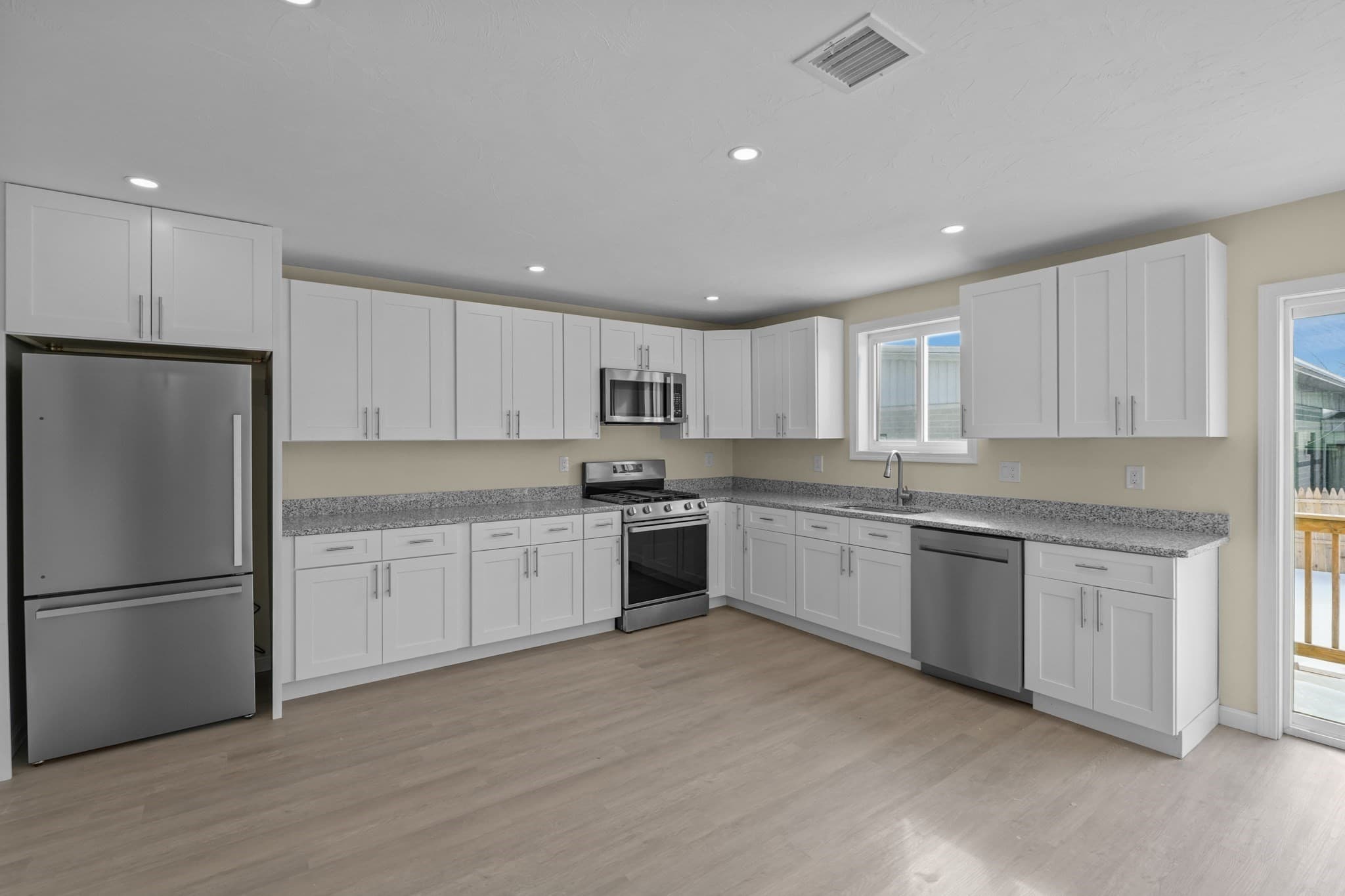 25 Lebanon St # D, Fall River MA 02723