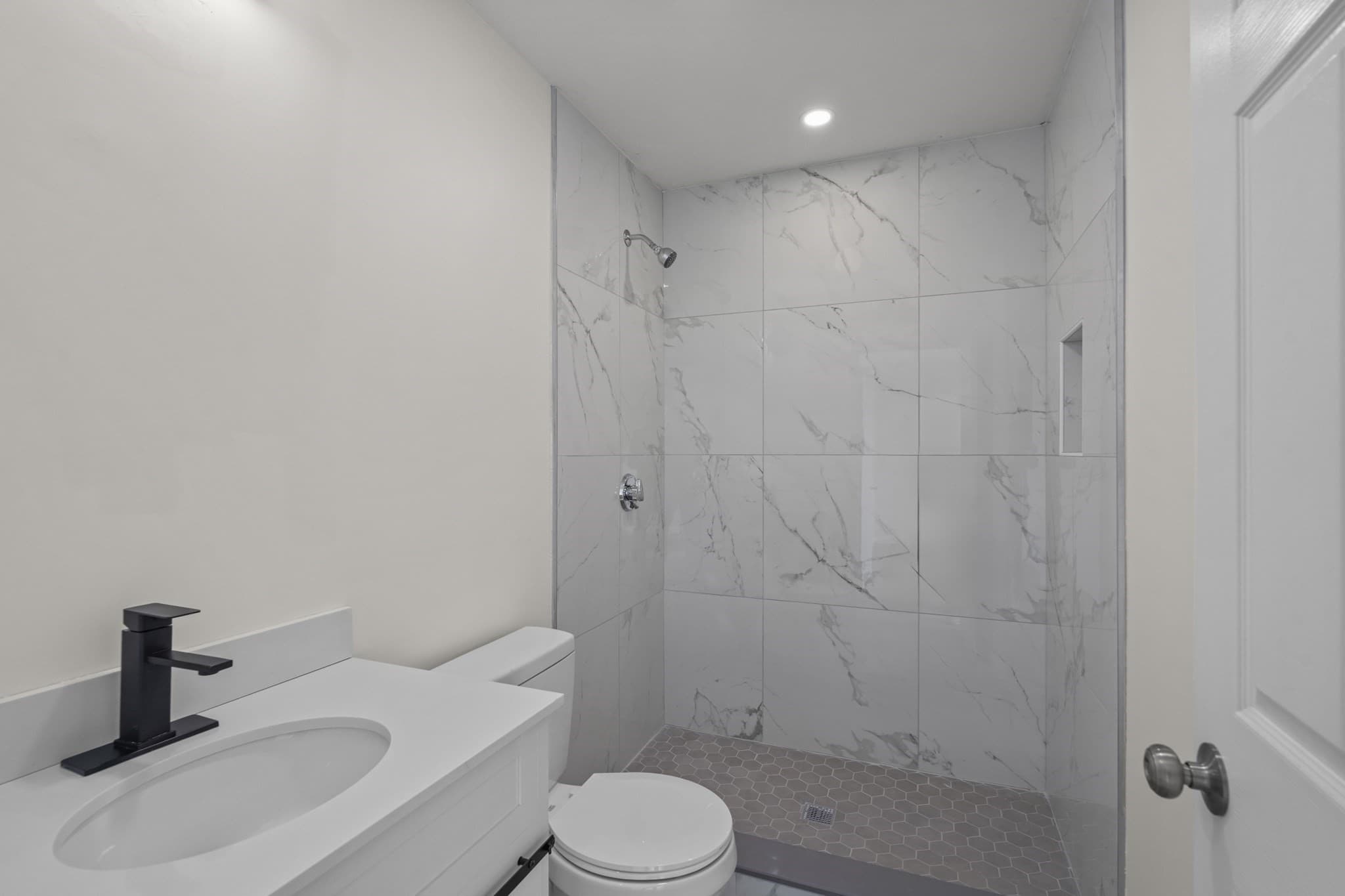 Condominium at 25 Lebanon St # D, Fall River MA 02723, photo 8 of 23