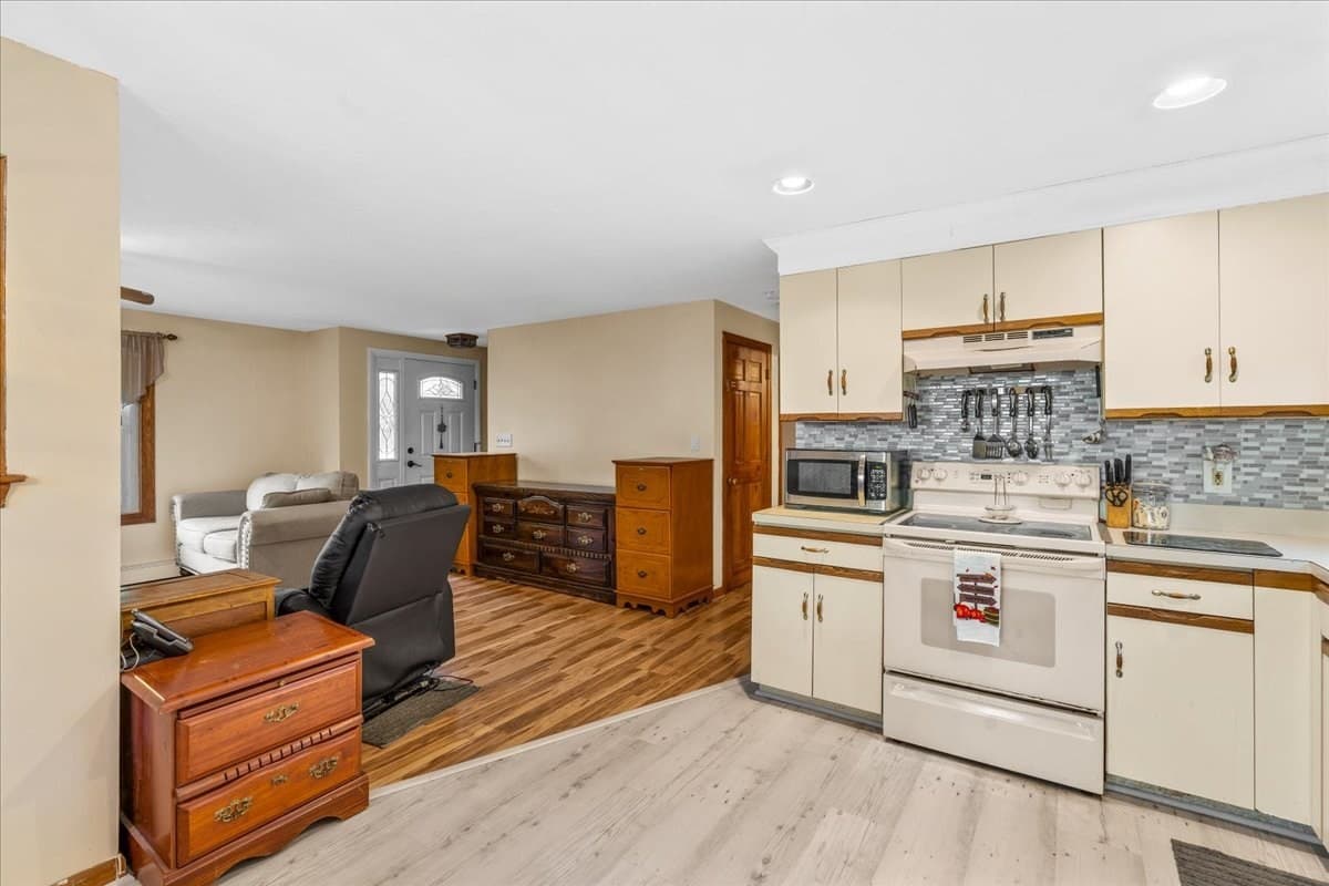 Single Family Residence at 37 Donna Dr, Plymouth MA 02360, photo 13 of 32