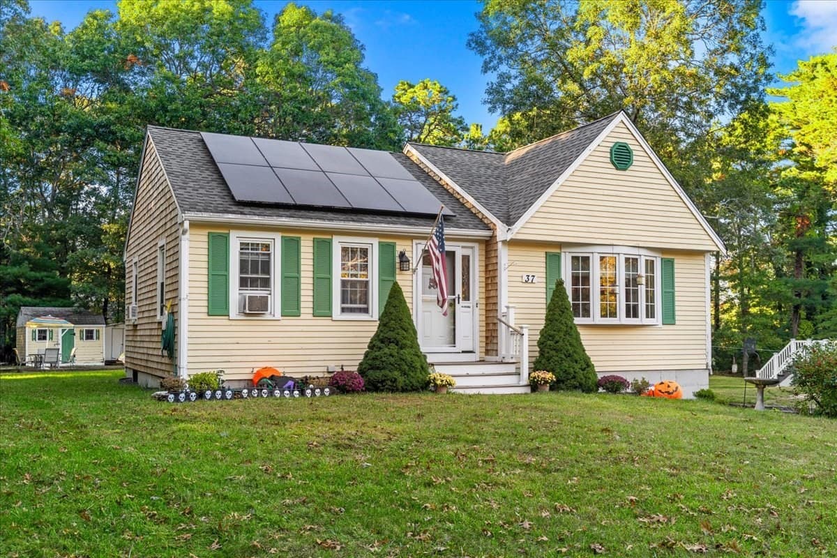 Single Family Residence at 37 Donna Dr, Plymouth MA 02360, photo 3 of 32