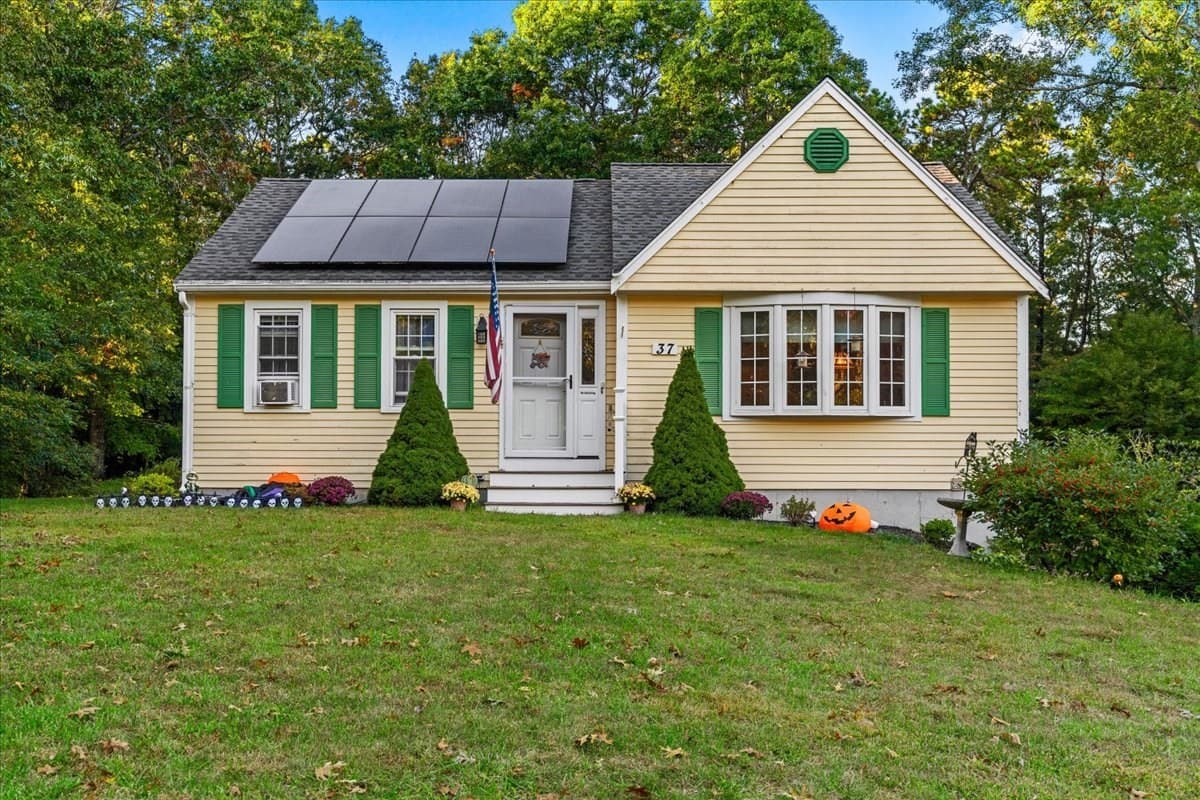 37 Donna Dr, Plymouth MA 02360