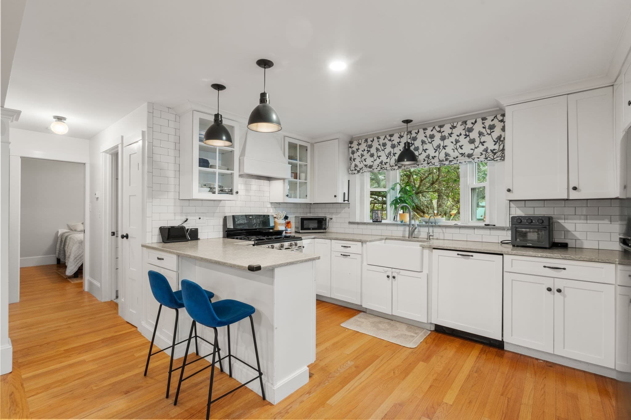 Single Family Residence at 519 Kirby Street, New Bedford MA 02740, photo 9 of 37