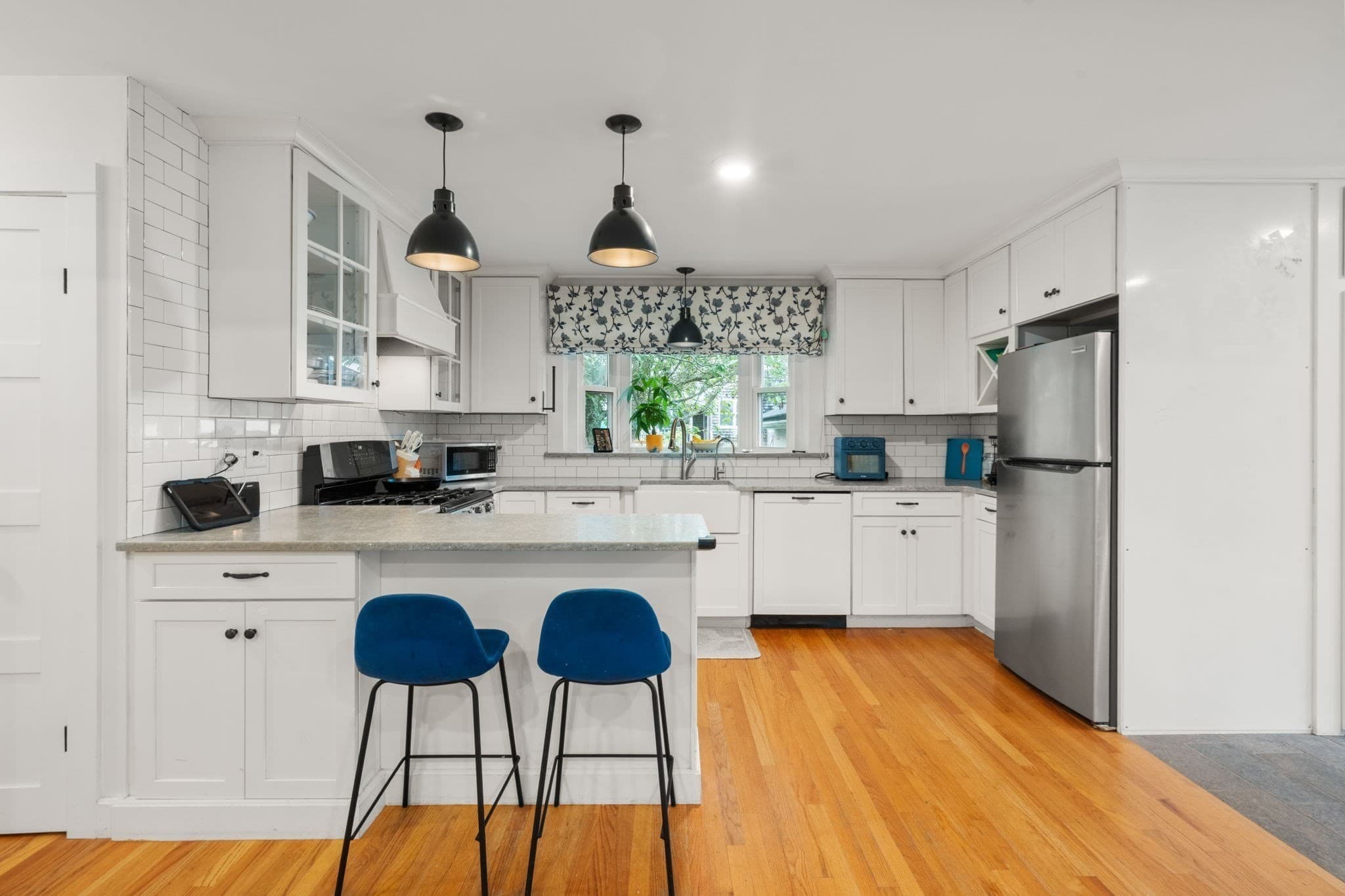 Single Family Residence at 519 Kirby Street, New Bedford MA 02740, photo 10 of 37