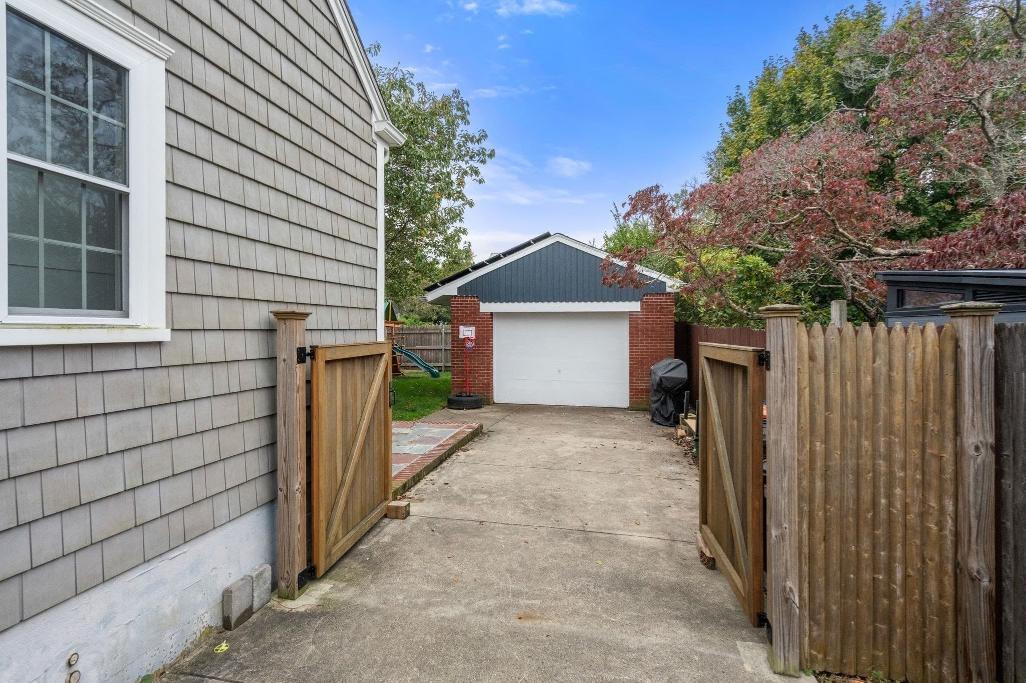 Single Family Residence at 519 Kirby Street, New Bedford MA 02740, photo 33 of 37