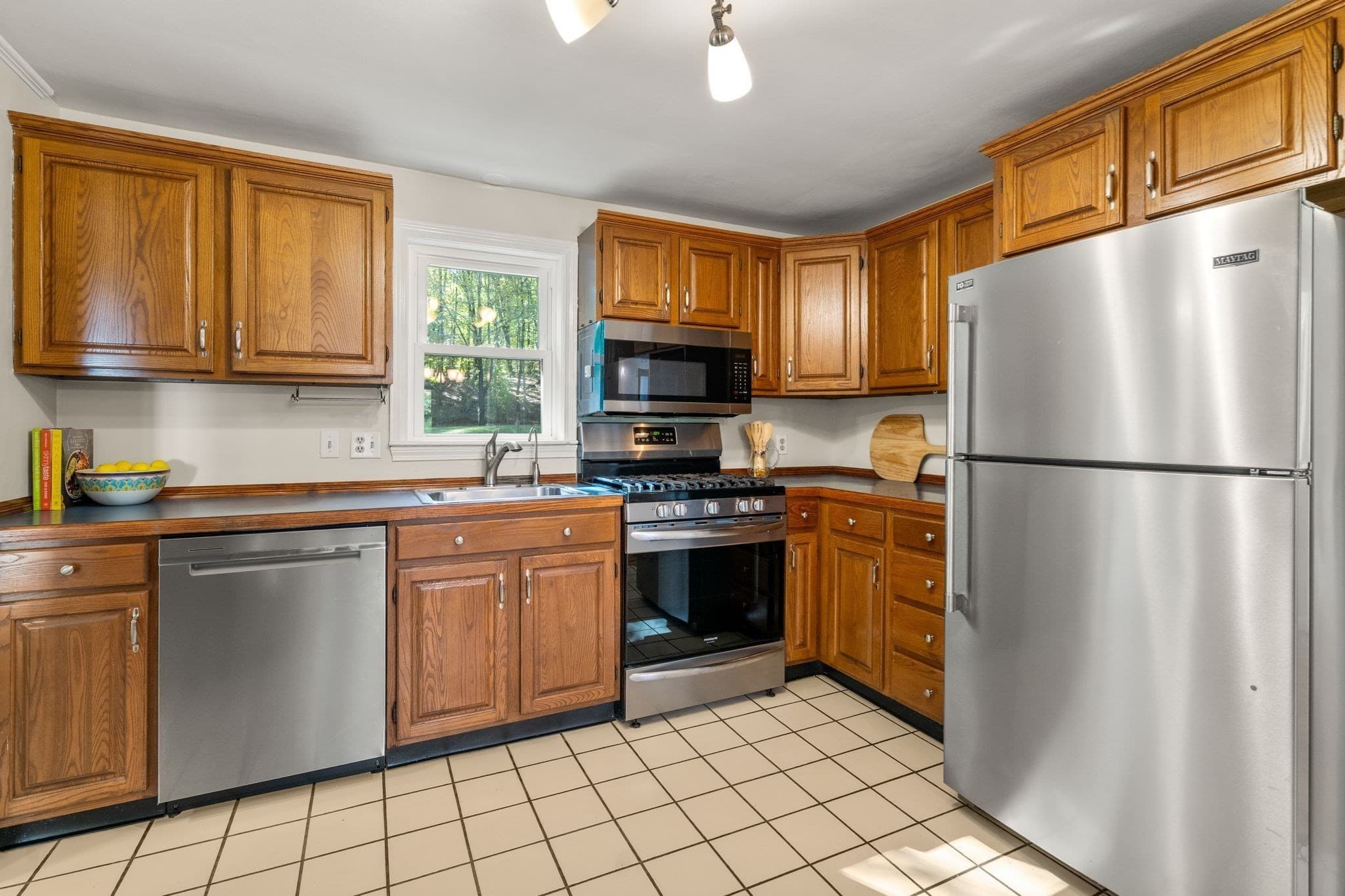 Single Family Residence at 508 Oak St, Franklin MA 02038, Franklin, photo 6 of 31