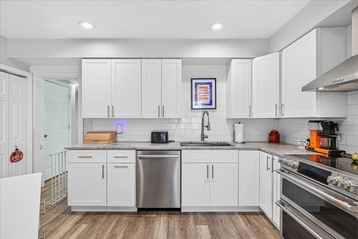 Single Family Residence at 61 Damon Avenue, Holbrook MA 02343, Holbrook, photo 9 of 29