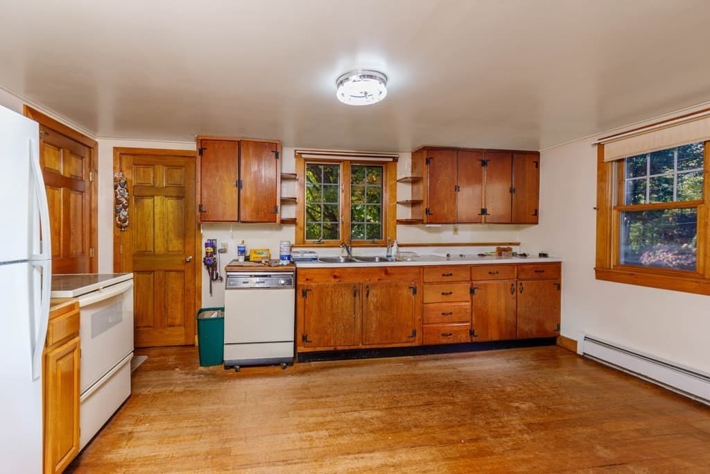 Single Family Residence at 160 Lunenburg Road, Townsend MA 01474, photo 2 of 21