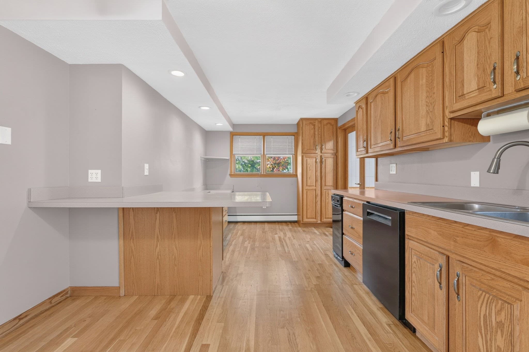 Single Family Residence at 94 Green Drive, North Attleboro MA 02760, photo 6 of 42