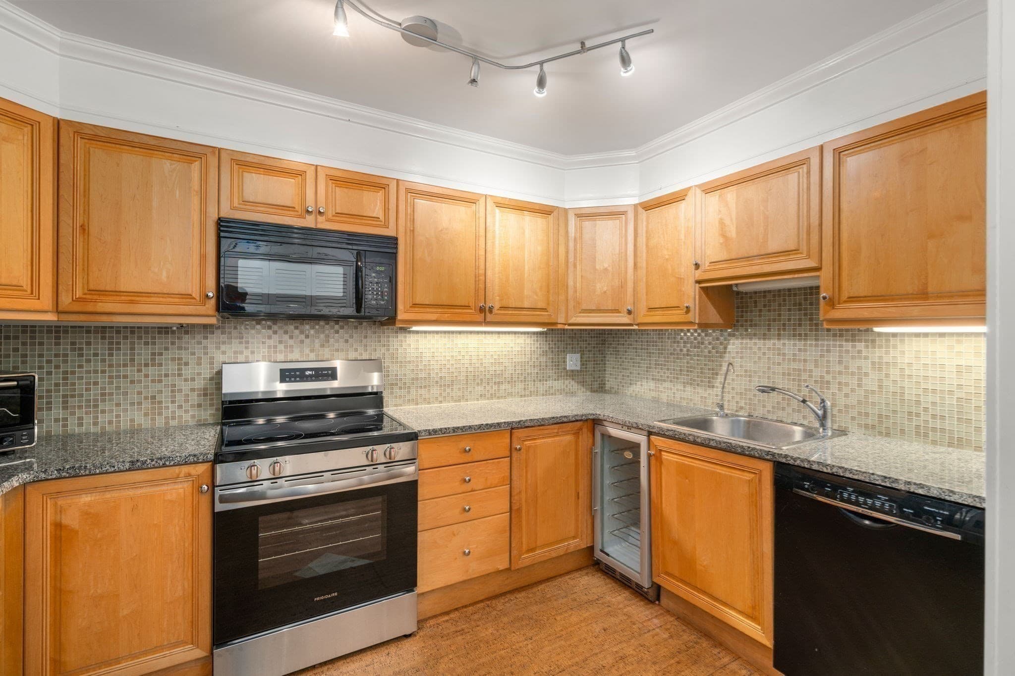 Condominium at 99 Fifer Lane # 99, Lexington MA 02420, photo 6 of 34