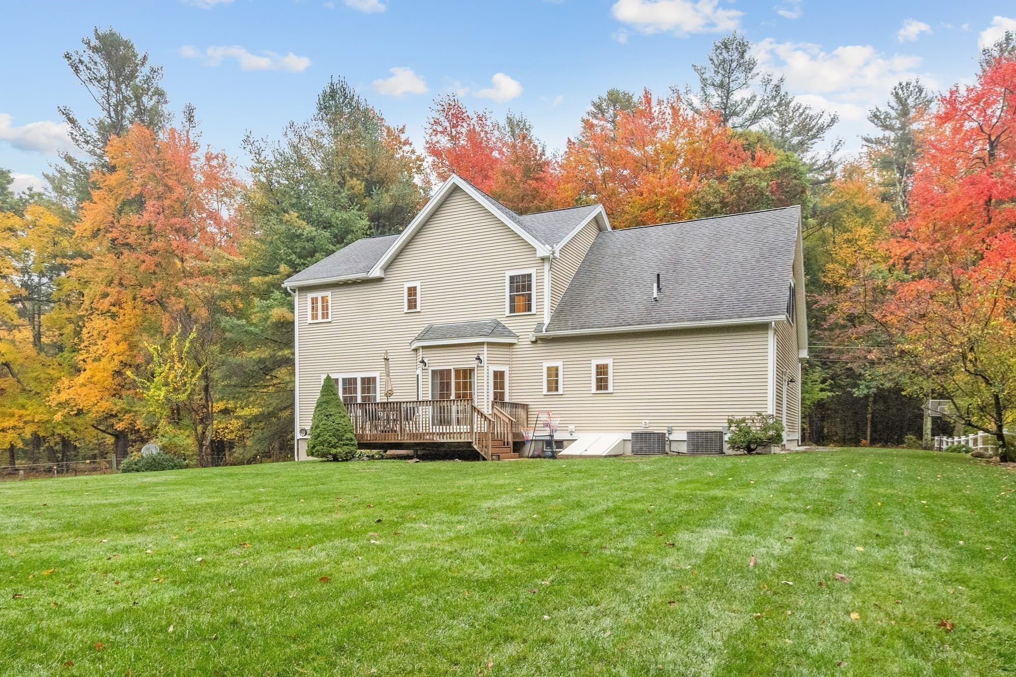 Single Family Residence at 448 Malden St., Holden MA 01520, photo 3 of 41