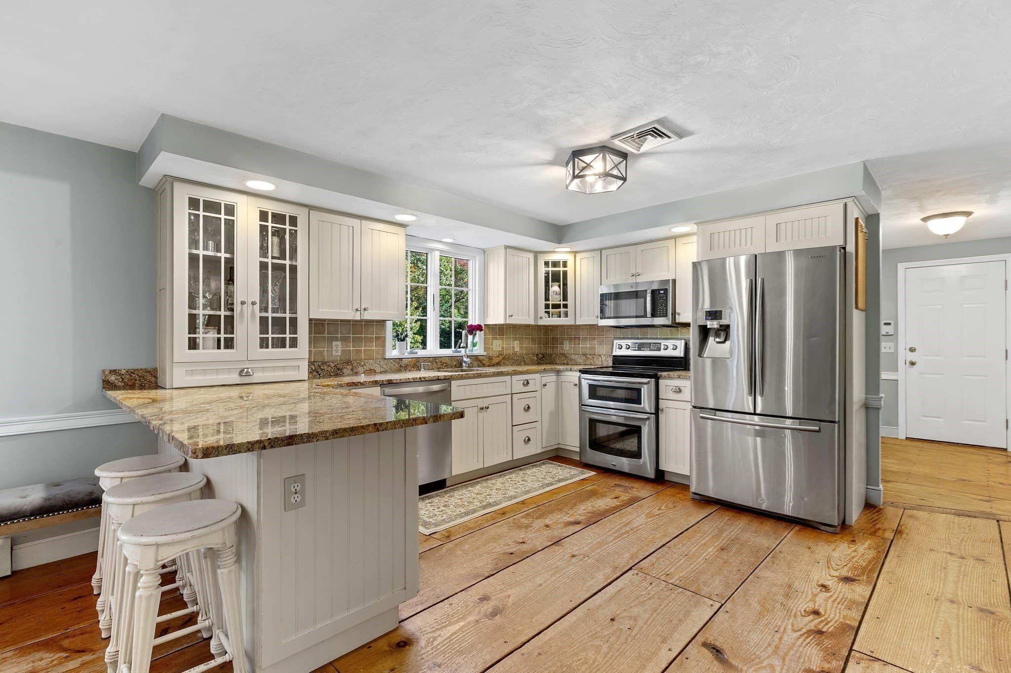 Single Family Residence at 30 Turner Drive, Bridgewater MA 02324, Bridgewater, photo 5 of 36