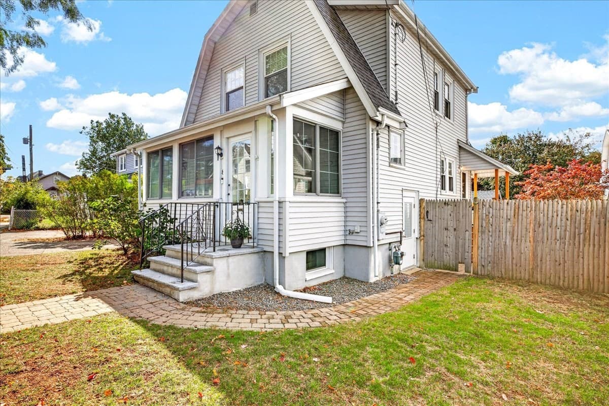 Single Family Residence at 8 Sunnyside Rd, Quincy MA 02169, Quincy, photo 3 of 40