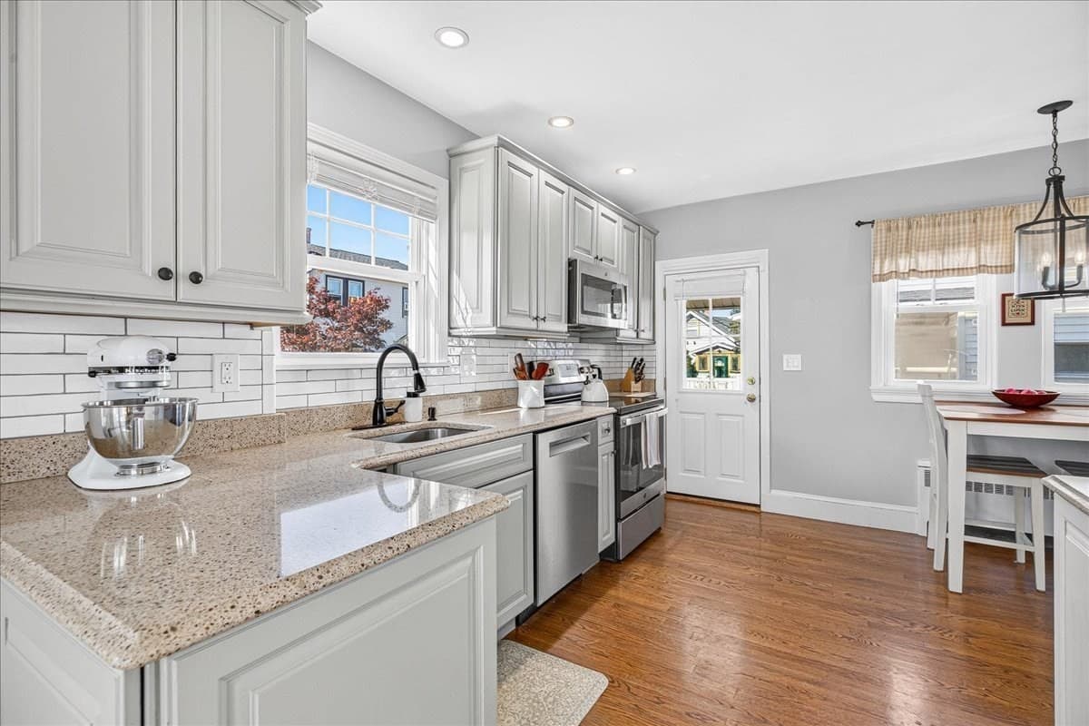 Single Family Residence at 8 Sunnyside Rd, Quincy MA 02169, Quincy, photo 10 of 40