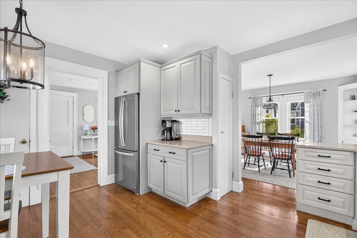 Single Family Residence at 8 Sunnyside Rd, Quincy MA 02169, Quincy, photo 11 of 40
