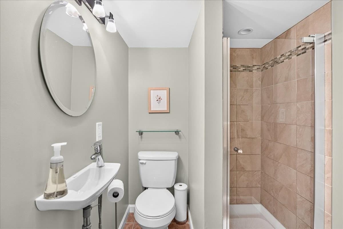 Single Family Residence at 8 Sunnyside Rd, Quincy MA 02169, Quincy, photo 31 of 40