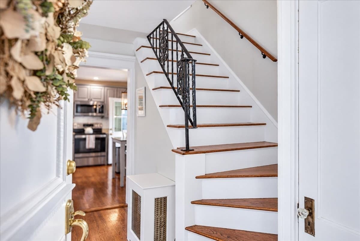 Single Family Residence at 8 Sunnyside Rd, Quincy MA 02169, Quincy, photo 8 of 40