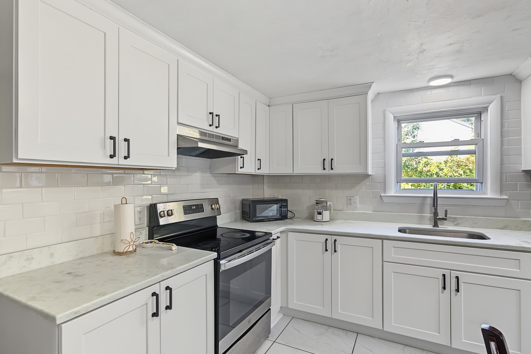 Single Family Residence at 77 Progressive St, Worcester MA 01604, photo 5 of 25