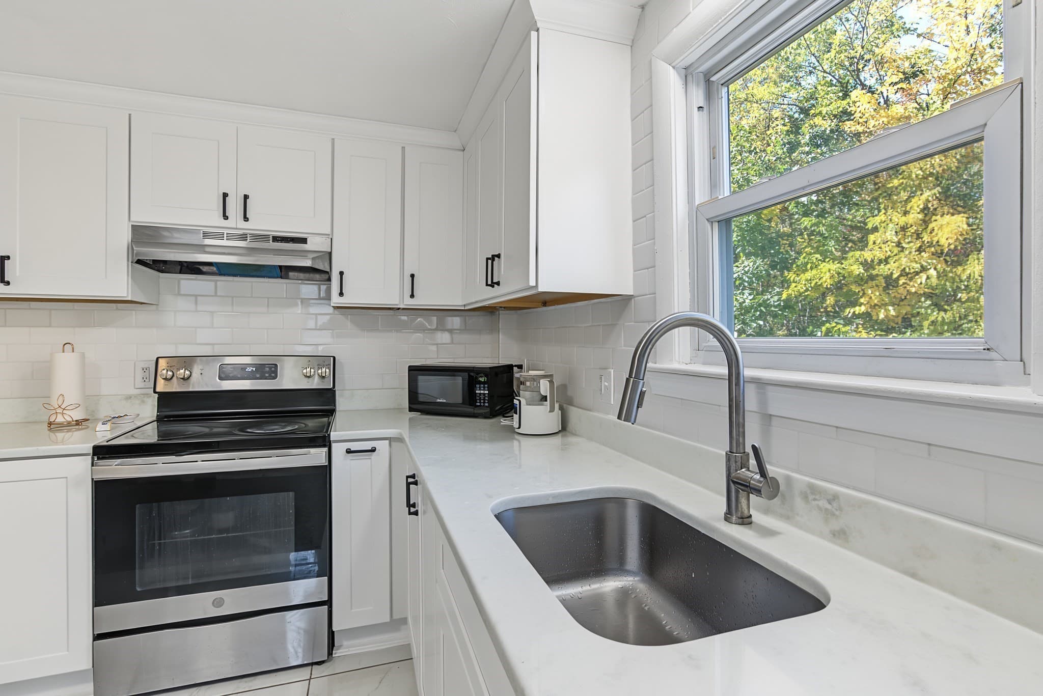 Single Family Residence at 77 Progressive St, Worcester MA 01604, photo 9 of 25
