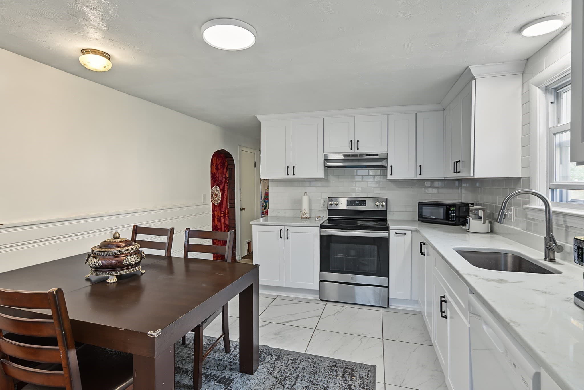 Single Family Residence at 77 Progressive St, Worcester MA 01604, photo 4 of 25