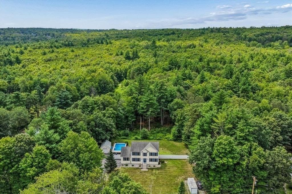 Single Family Residence at 110 Middle Rd, Deerfield NH 03037, Deerfield, photo 2 of 42