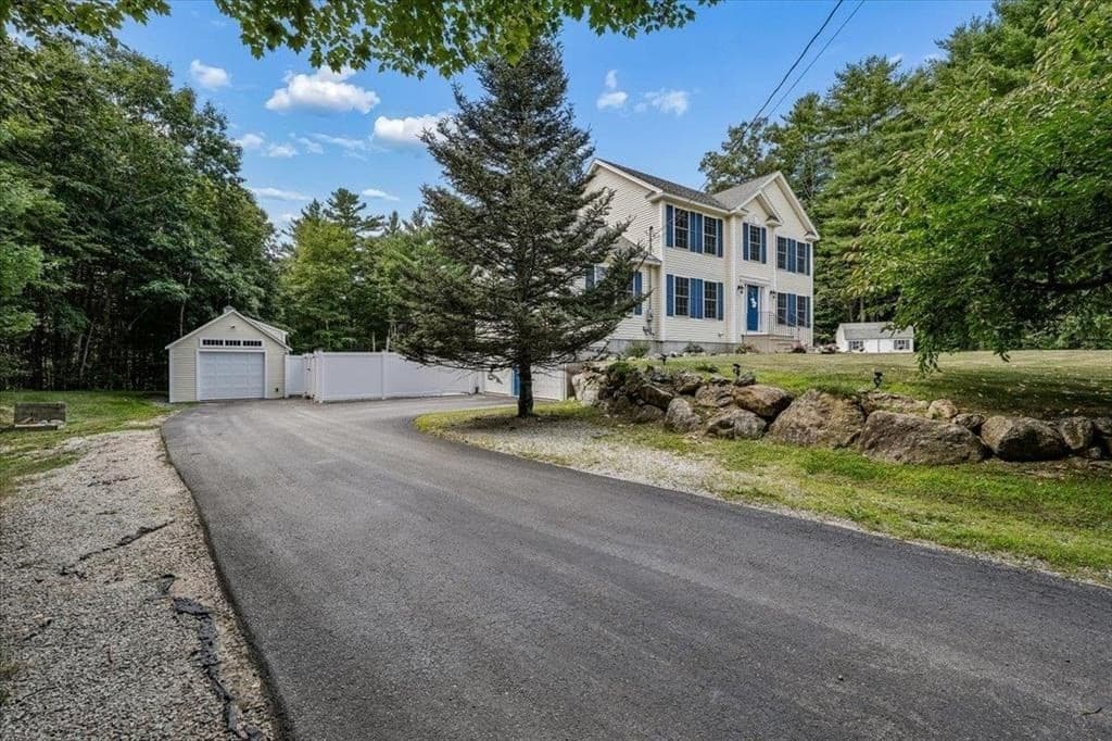 Single Family Residence at 110 Middle Rd, Deerfield NH 03037, Deerfield, photo 7 of 42