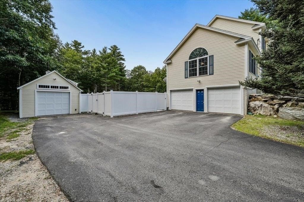 Single Family Residence at 110 Middle Rd, Deerfield NH 03037, Deerfield, photo 8 of 42